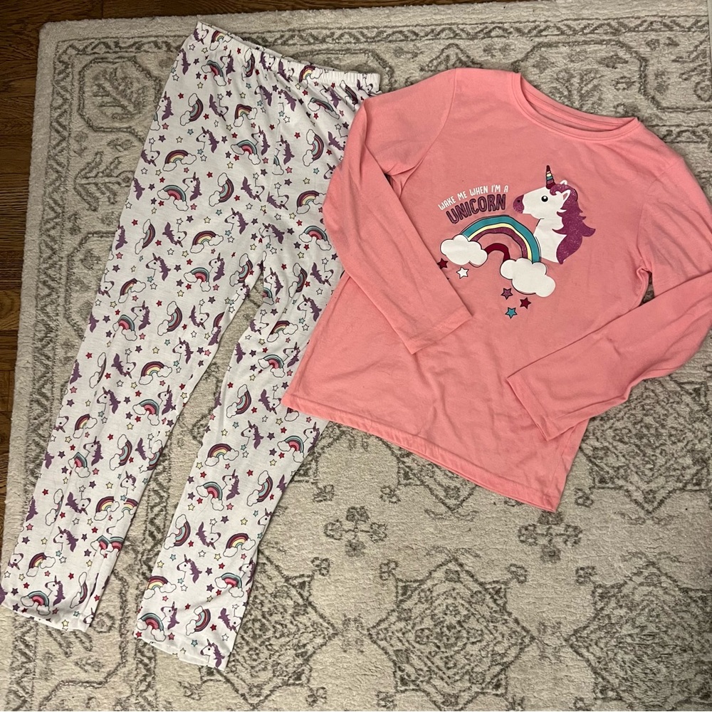 Unicorn pajama set - excellent condition